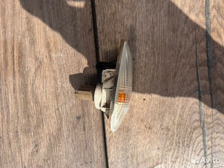 Повторитель поворота в крыло передний правый