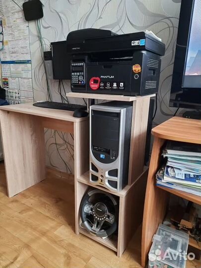 Компьютерный стол с нишей для пк