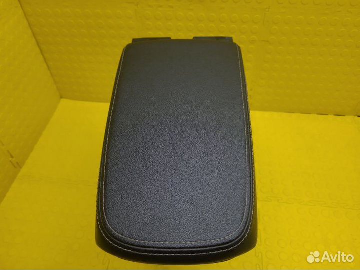 Подлокотник Skoda Octavia лифтбек A8 DJK 2021