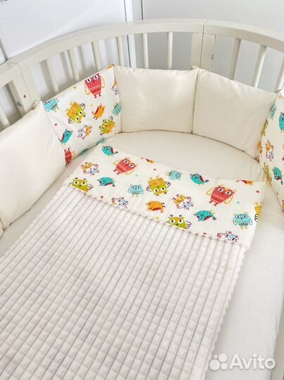 Комплект в кроватку новый
