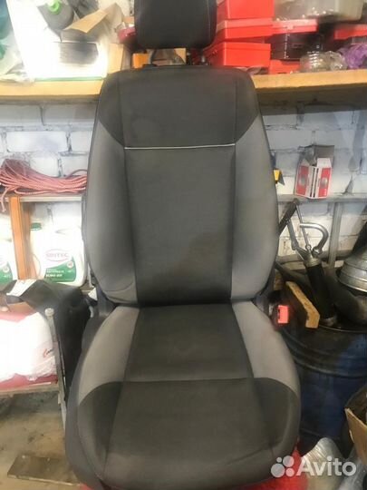 Передние сидения от Форд Фокус 3