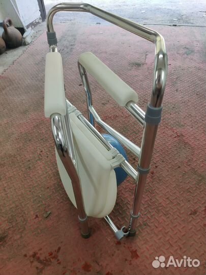 Кресло-туалет для пожилых людей