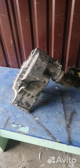 Корпус воздушного фильтра на ниссан ноут E11