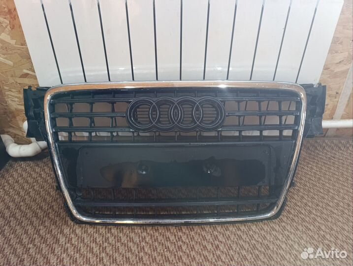 Решетка радиатора Ауди А4