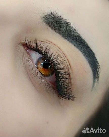 Мастер по наращиванию ресниц