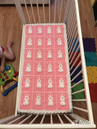 Плед « зайчики» в детскую кровать, новый, ручная р