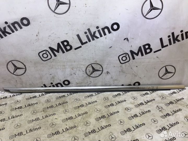 Молдинг стекла передний правый Mercedes S-Class