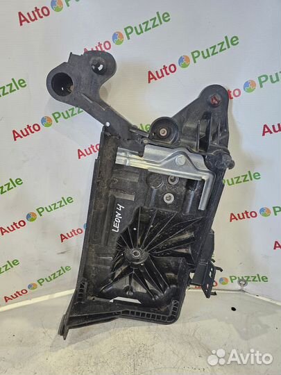 Площадка АКБ Seat Leon 4 (IV)