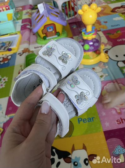 Сандалии для девочки