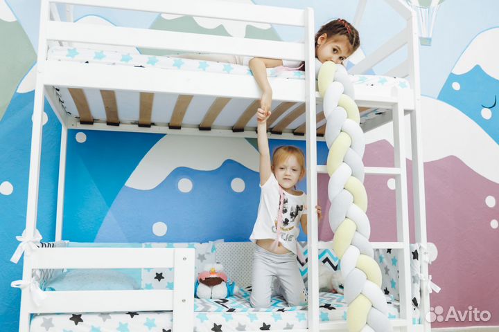 Детская двухъярусная кроватка домик