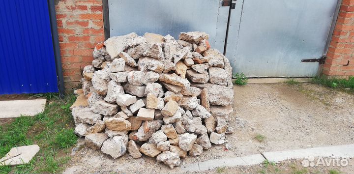 Бетон, битый кирпич. Бесплатно