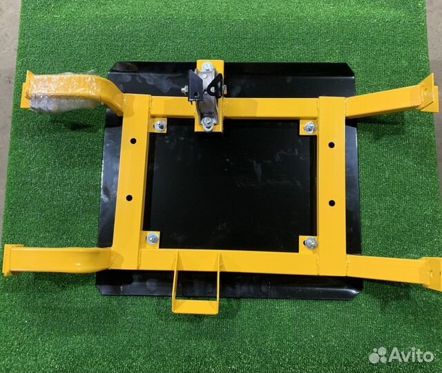 Подрамник раздатки Нива