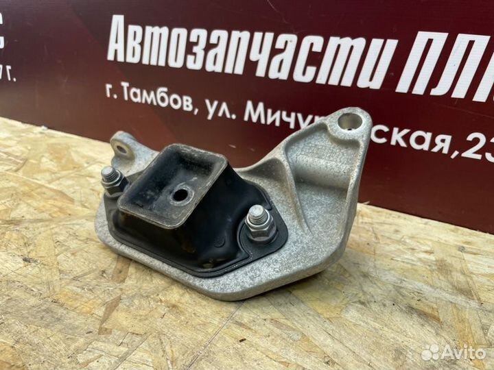 Опора МКПП Nissan Terrano