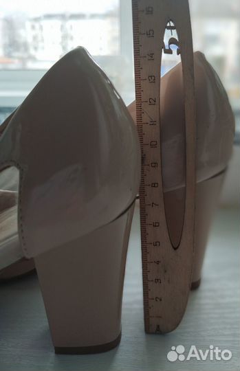 Туфли размер 37 в одеты пару раз.Детское кресло