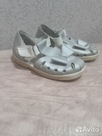 2 пары босоножек для девочки