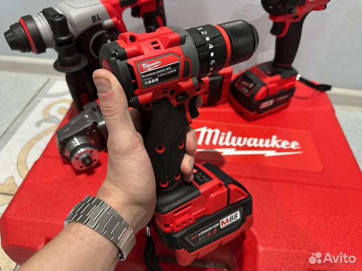 Профессиональный набор Milwaukee 4в1 (Арт.49801)