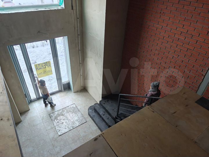 Торговая площадь на первом и втором этаже, 100 м²