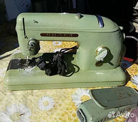 Швейная машина 
