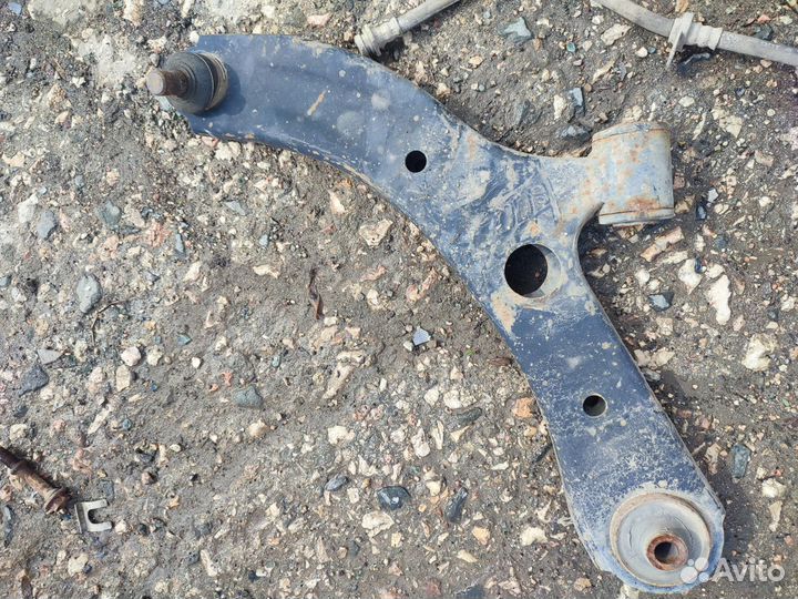 Suzuki swift 3 рычаг передний левый