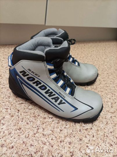 Лыжные ботинки