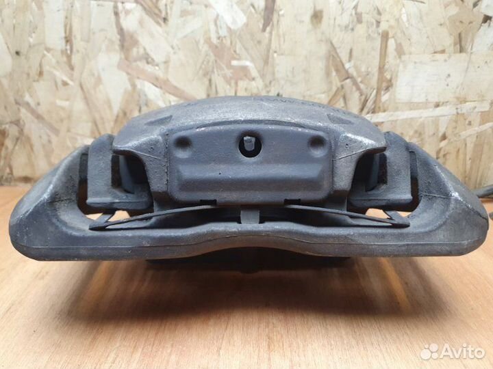 Суппорт передний правый Bmw 5-Series E60 N52B30A