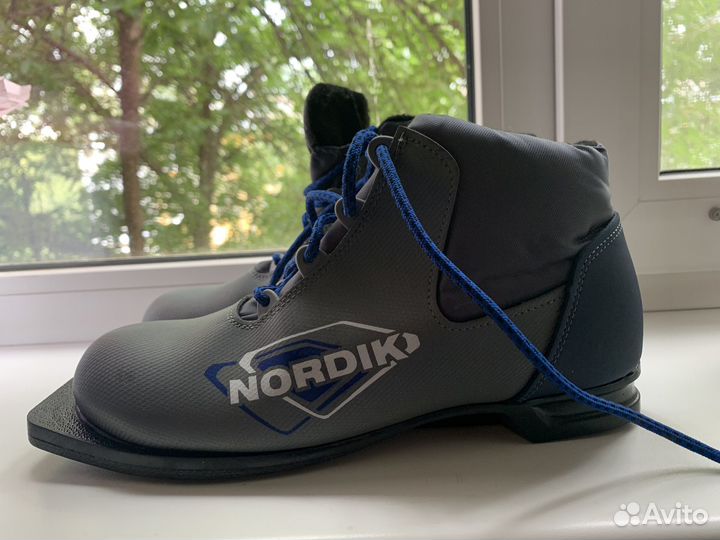 Лыжные ботинки