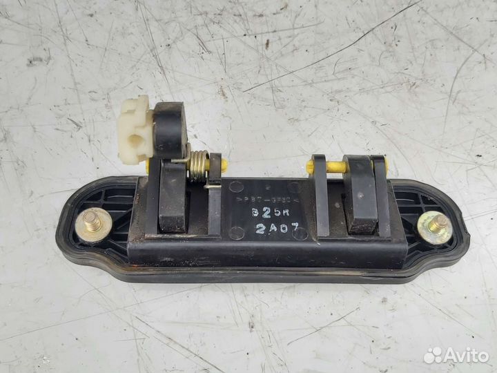 Ручка открывания багажника наружная Mazda 323 bj