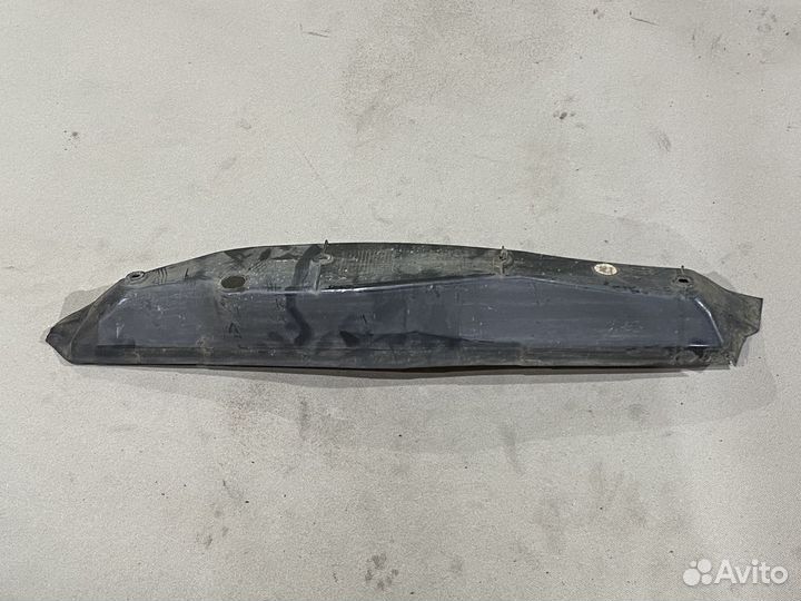 Пыльник левого крыла Mercedes C W204