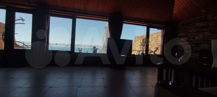 Дом 563 м² на участке 5 сот.