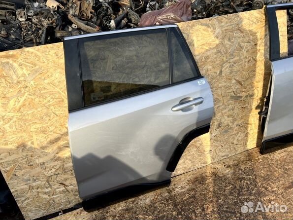 Задняя правая дверь Toyota Rav 4 XA 50 2018-2024