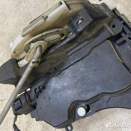 Замок двери задней правой Mitsubishi Outlander XL