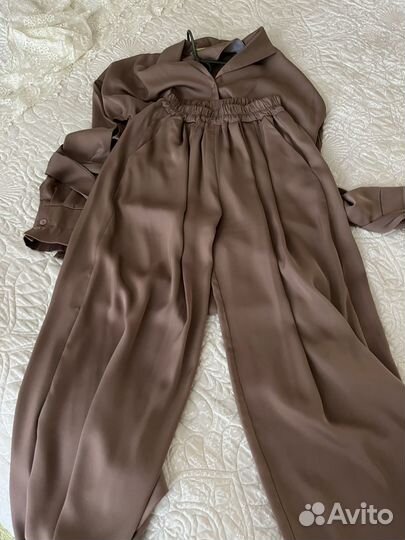 Костюм шелковый