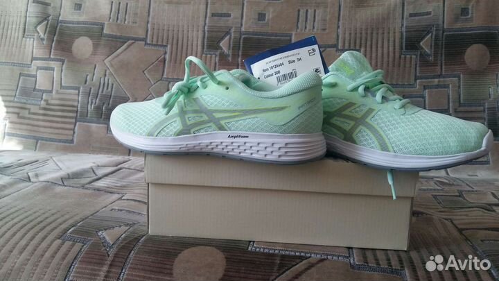 Кроссовки женские 38 размер новые