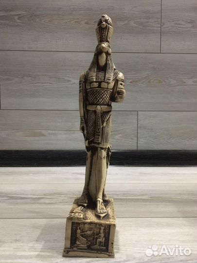 Статуэтка из кости верблюда