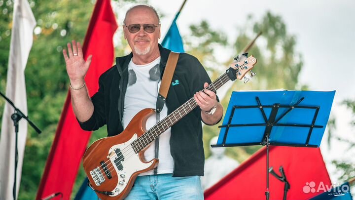 Бас гитара, 4 струны, Greg Bennett corsair SER CS1