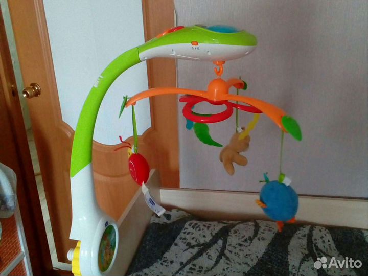 Музыкальная карусель (мобиль) на кроватку chicco
