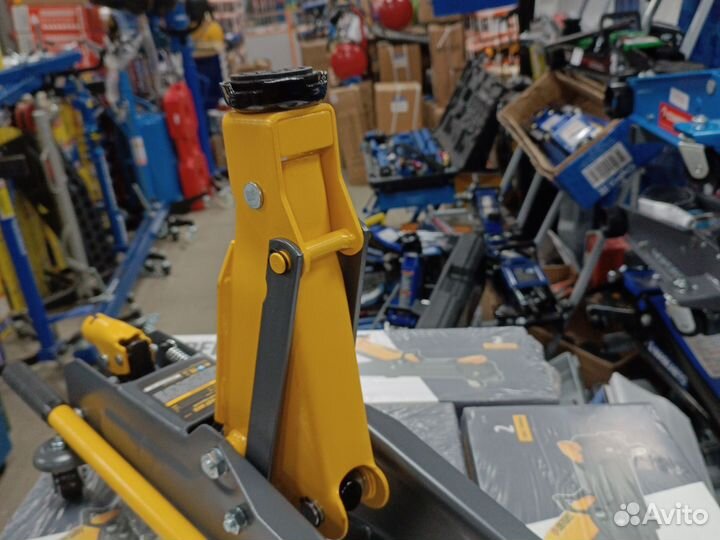 Домкрат подкатной 2 тн 135-385 мм с подушкой