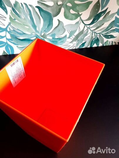 Пластиковый горшок для выращивания растений