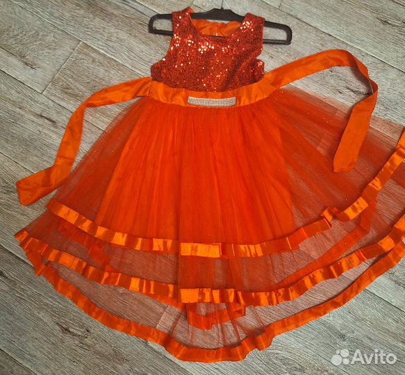 Платье нарядное р.128