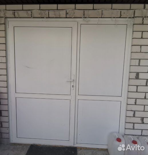 Дверь пластиковая входная