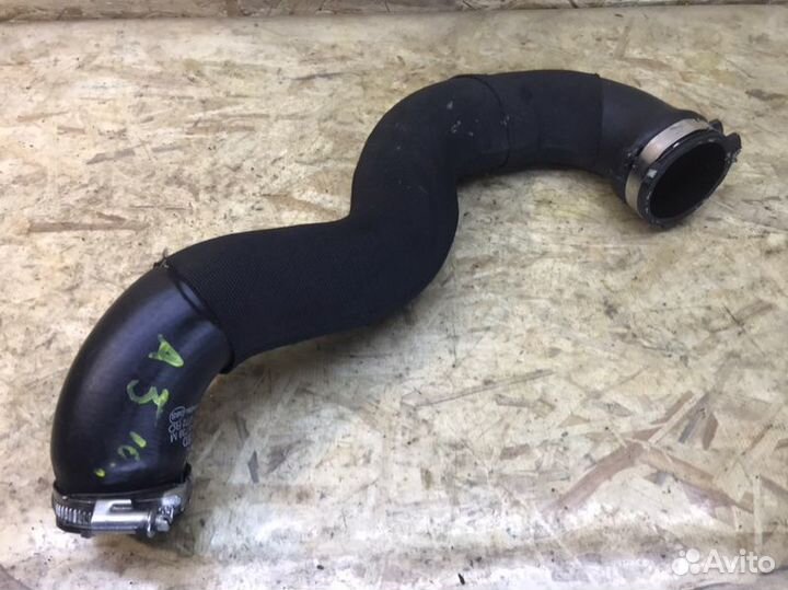 Патрубок интеркулера Audi A5 8T3 2.0 2010