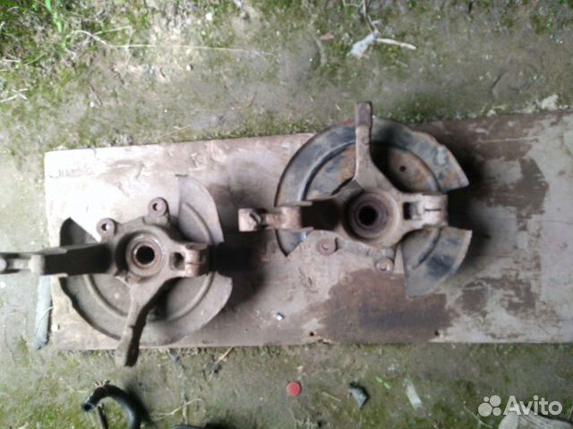 Поворотный кулак левый правый Рено Логан 1