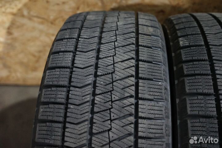 Bridgestone Blizzak VRX2 215/45 R17 87Q