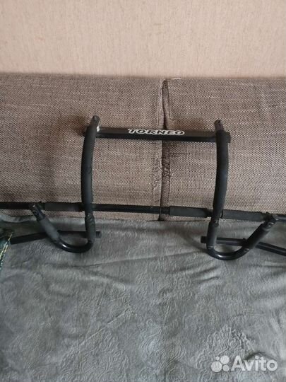 Турник настенный