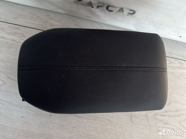 Toyota rav4 подлокотник