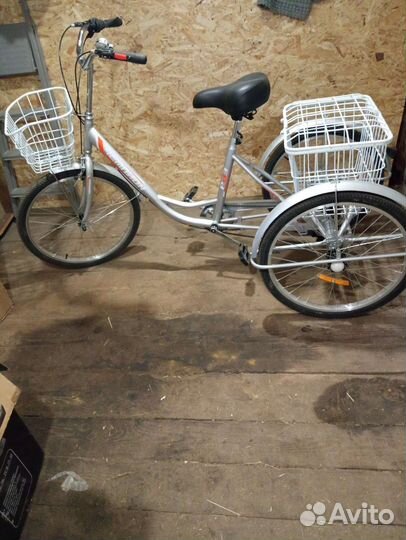 Новый трёхколёсный велосипед