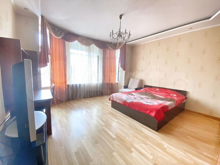 3-к. квартира, 85 м², 3/10 эт.