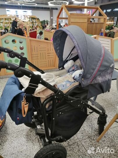 Коляска прогулочная всесезонная