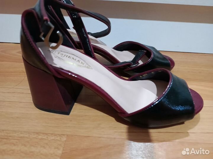 Босоножки женские