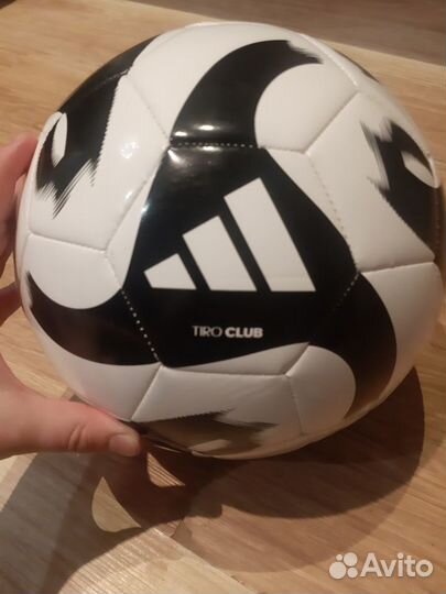Футбольный мяч adidas tiro club